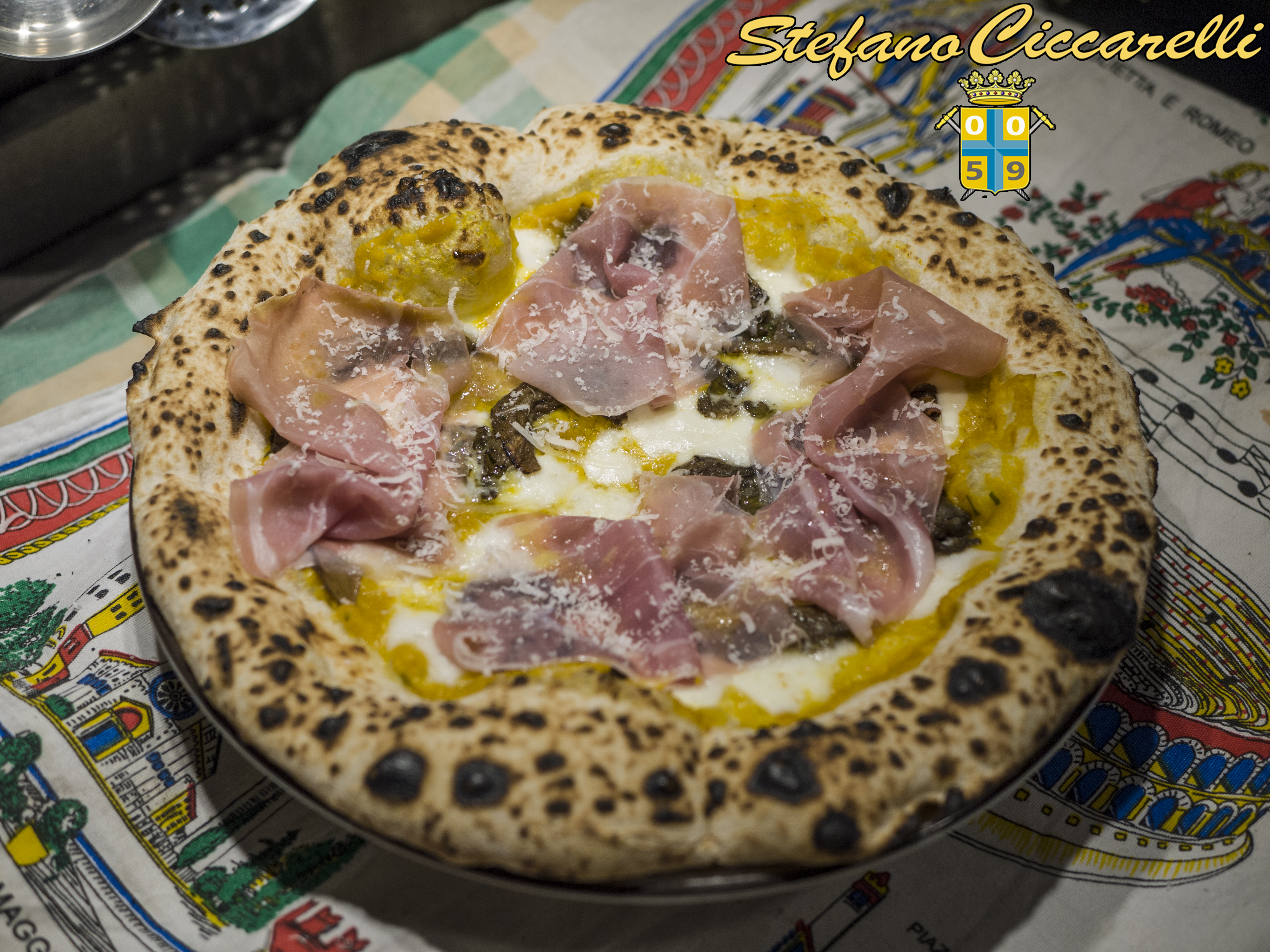Pizza Bunèsma Crema Zucca Porcini Prosciutto Crudo Parmigiano